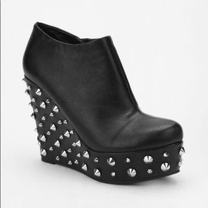 Deena & Ozzy Women’s Black Studded Wedges